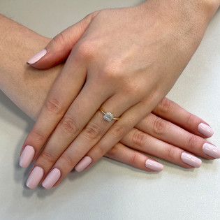 Pierścionek zaręczynowy z białymi diamentami w kwadracie AW 71618 Y próba 585