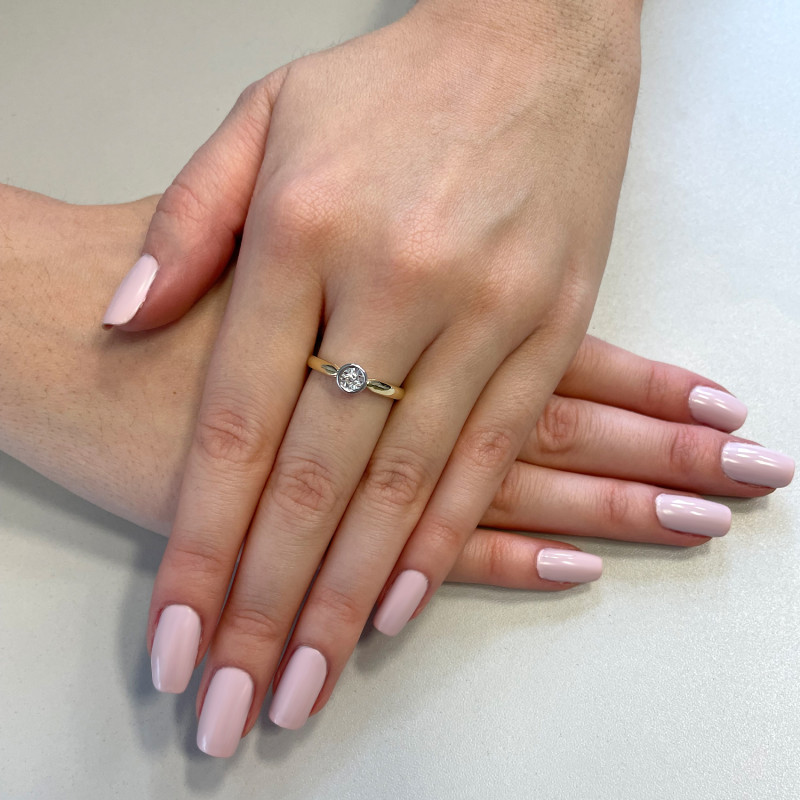 Pierścionek zaręczynowy z diamentem w okrągłej oprawie LC KR234201 Y próba 585