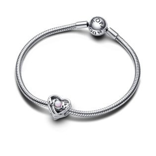 Ażurowy charms Pandora Mama i serce 793233C01