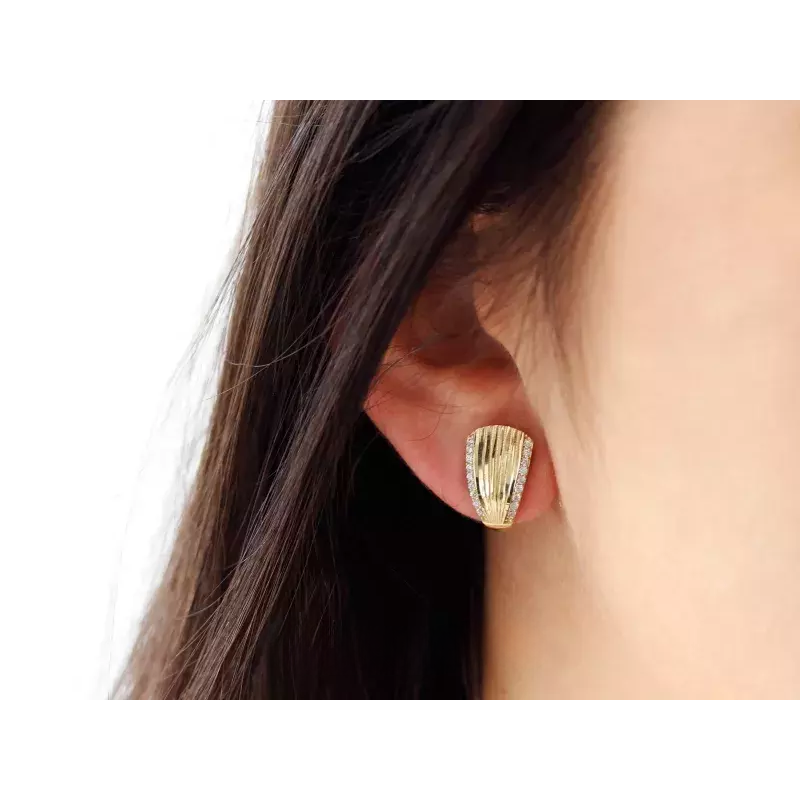 Kolczyki złote blaszka w formie muszli z cyrkoniami/ang.zap. CI 8246 próba 585