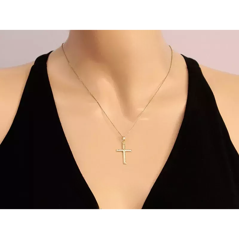 Krzyżyk złoty grawerowany z kwadratowymi ramionami WB CI 5859 próba 375