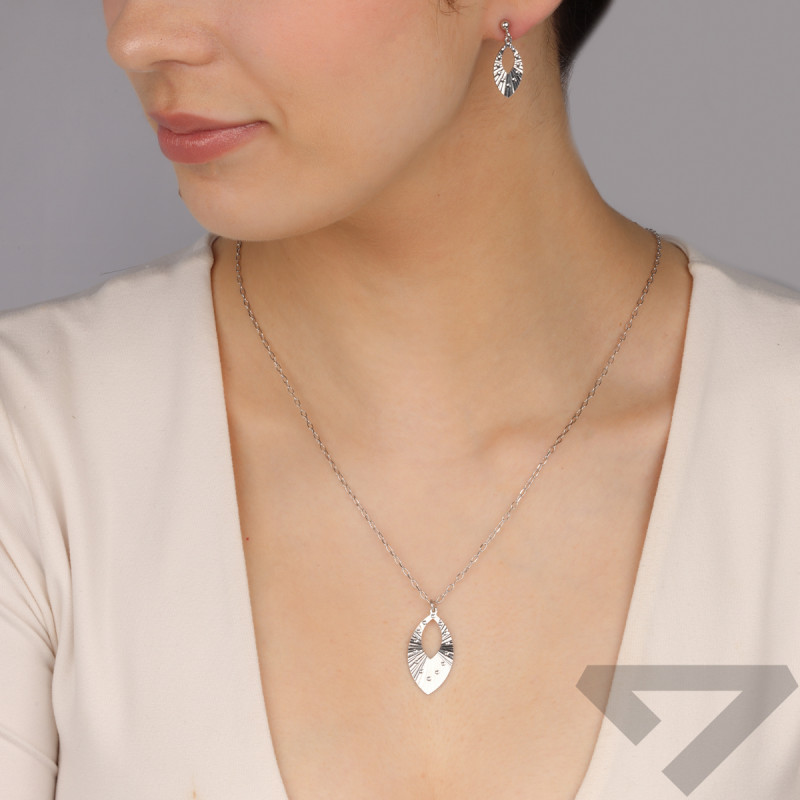 Kolczyki srebrne łezka z grawerowanymi promieniami/sztyft PW702 ROD łezka próba 925