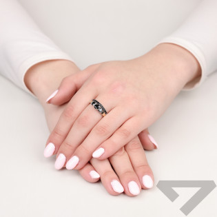 Pierścionek srebrny z czarnymi cyrkoniami i złotą blaszką