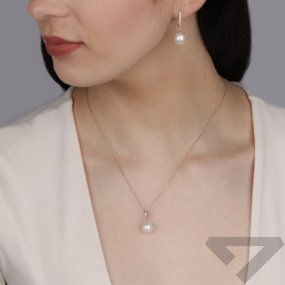 Kolczyki złote z diamentami i perłami