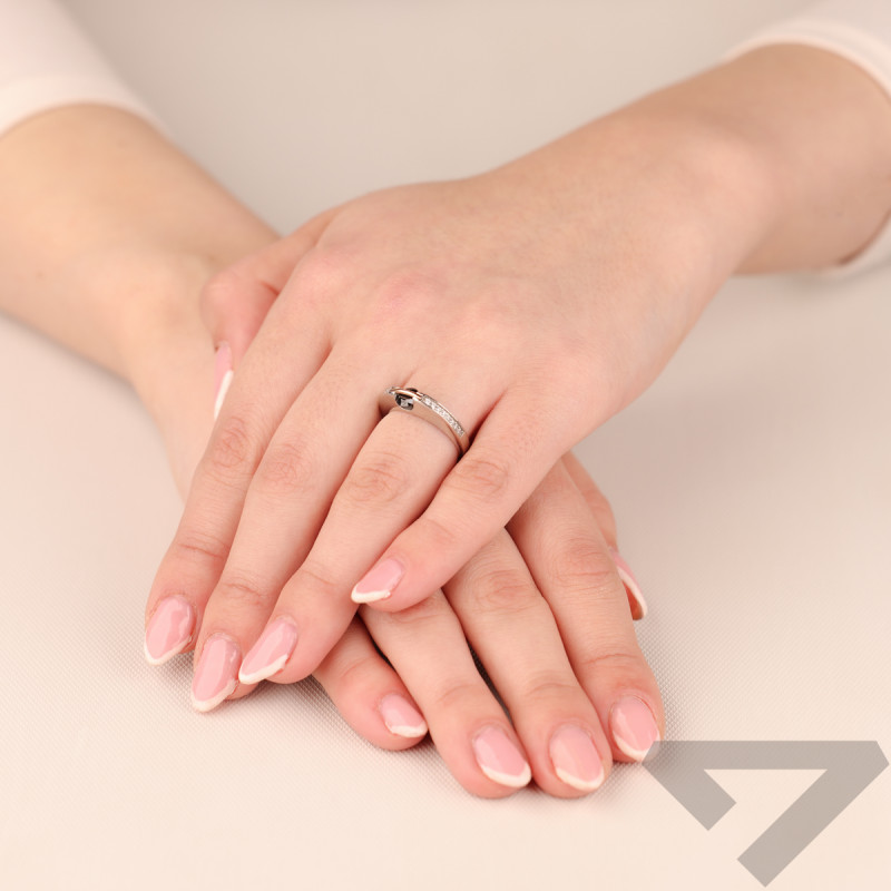 Pierścionek srebrny czarna cyrkonia pod złotą pałką PX 555 BL_AU375 blaszka gold