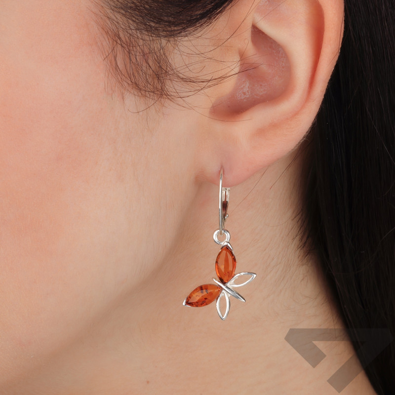 Kolczyki srebrne motylki z bursztynem koniakowym, próba 925