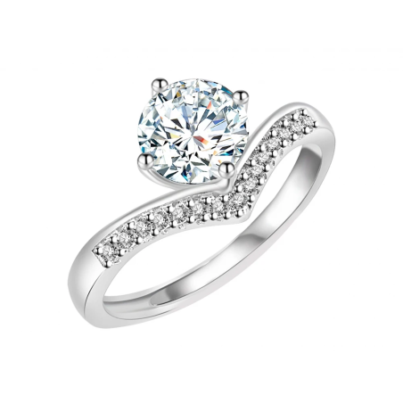 Pierścionek srebrny z moissanitem i szyna szpic