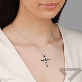 Krzyżyk srebrny z czarnymi cyrkoniami bagietami  AT971 próba 925