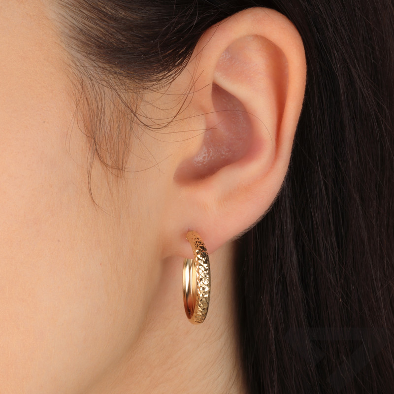 Kolczyki złote koła 21 mm pół gładkie pół grawer