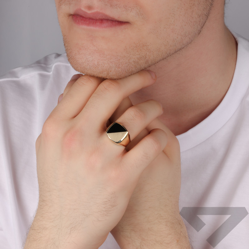 Sygnet złoty męski kwadrat obły w połowie z onyksem jubilerskim