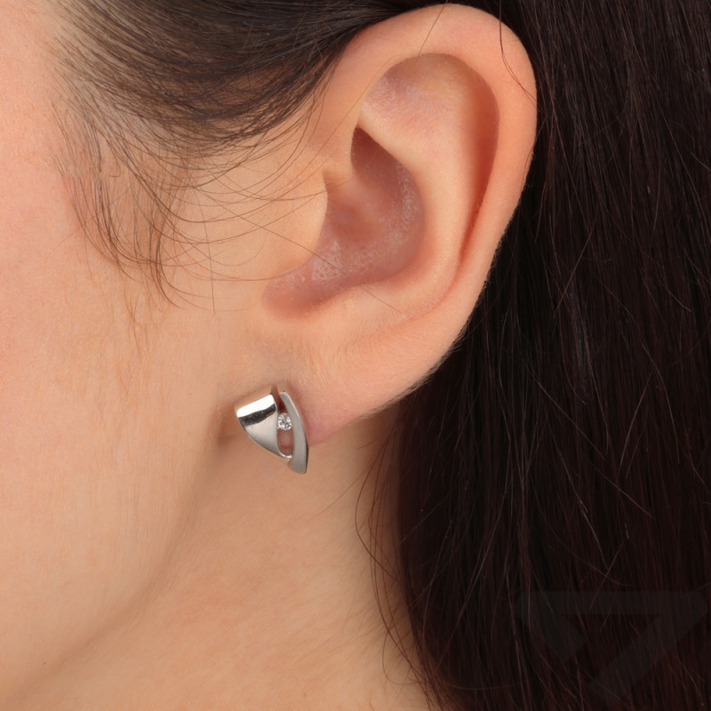 Kolczyki srebrne satynowy trójkąt z cyrkonią/sztyft A6 08171419-00 próba 925