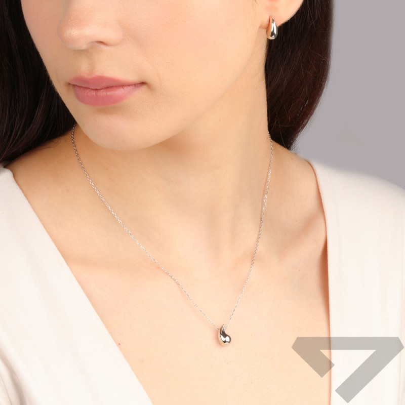 Kolczyki srebrne mała kropla 3D zapinane na sztyft