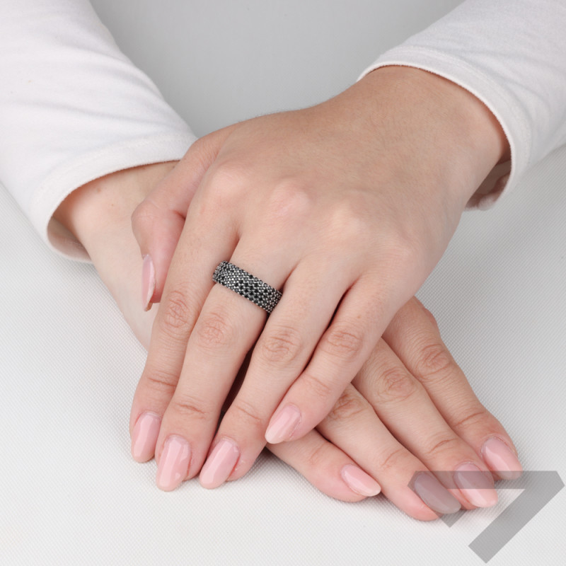 Pierścionek srebrny obrączkowy z czarnymi cyrkoniami