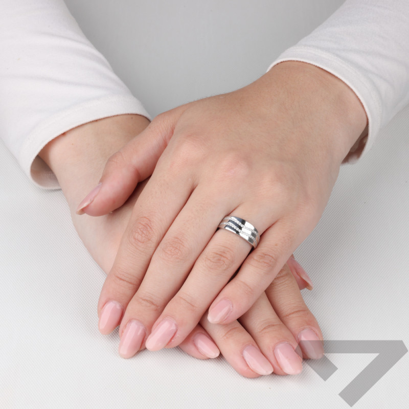 Pierścionek srebrny blaszka z dwoma rzędami cyrkonii, próba 925