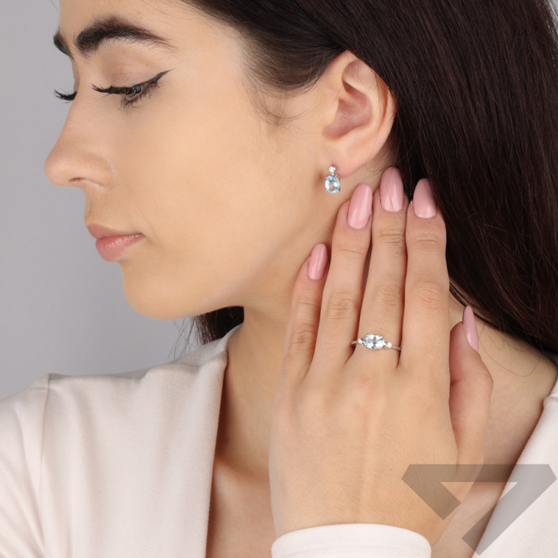 Kolczyki srebrne z niebieskim topazem i diamentem laboratoryjnym/sztyft AT CVD-3338-E-BT próba 925