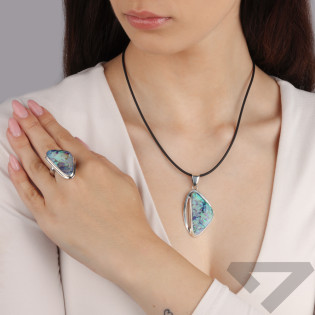 Zawieszka srebrna z opalem laboratoryjnym