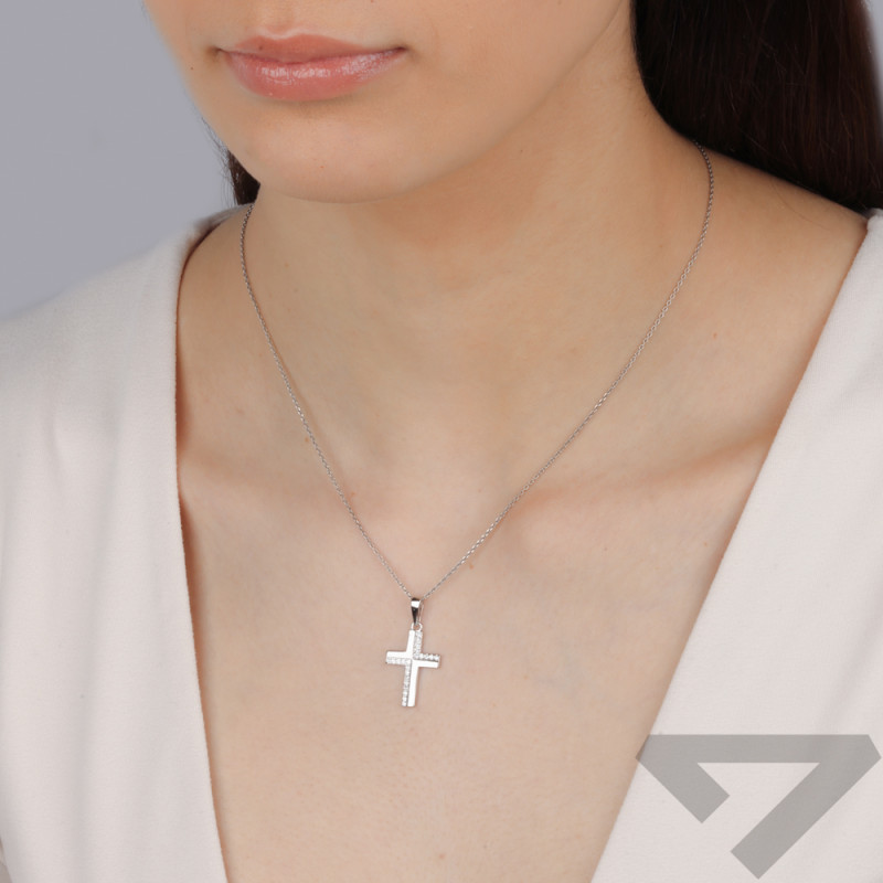 Krzyżyk srebrny z białymi cyrkoniami