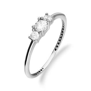 Pierścionek srebrny NOBLE z trzema białymi cyrkoniami