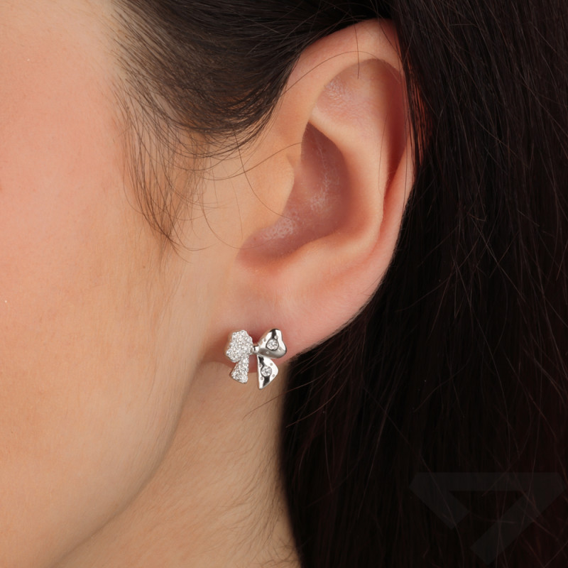 Kolczyki srebrne kokardka z białymi cyrkoniami