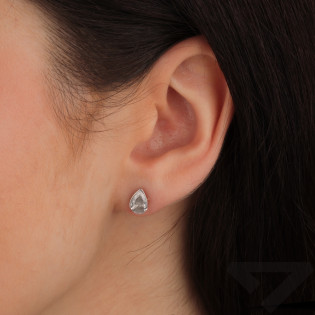 Kolczyki srebrne kropla z białą cyrkonią