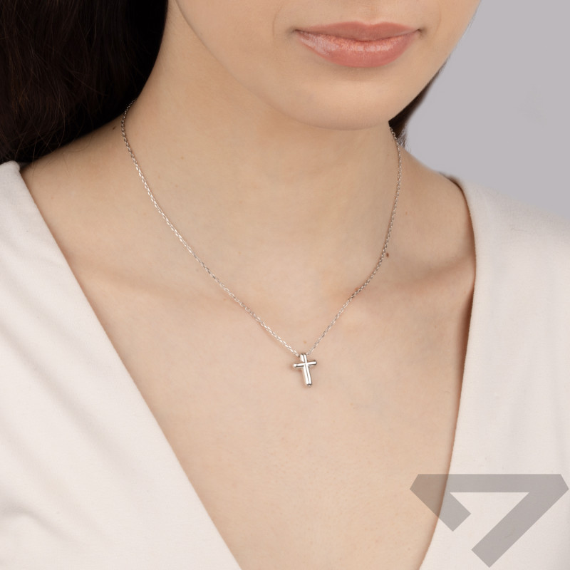 Naszyjnik srebrny z krzyżykiem