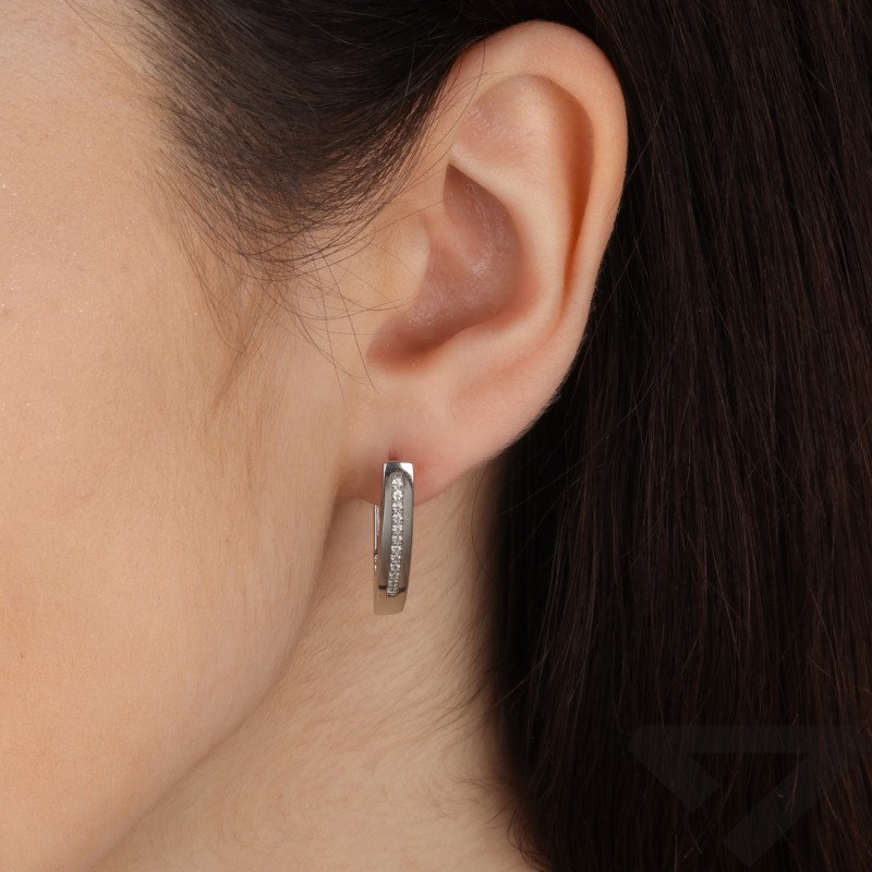 Kolczyki srebrne trójkąt kreska z cyrkoniami