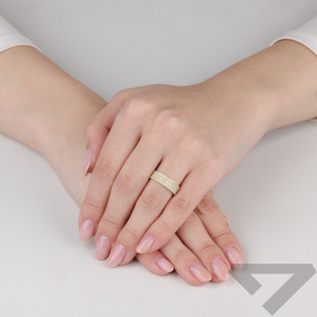 Pierścionek złoty z rzędami białych cyrkonii