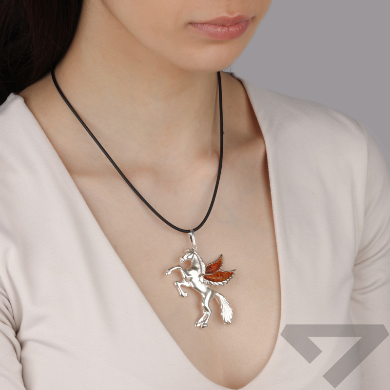 Srebrna broszka Pegaz z bursztynem miodowym - JubilerSezam.pl