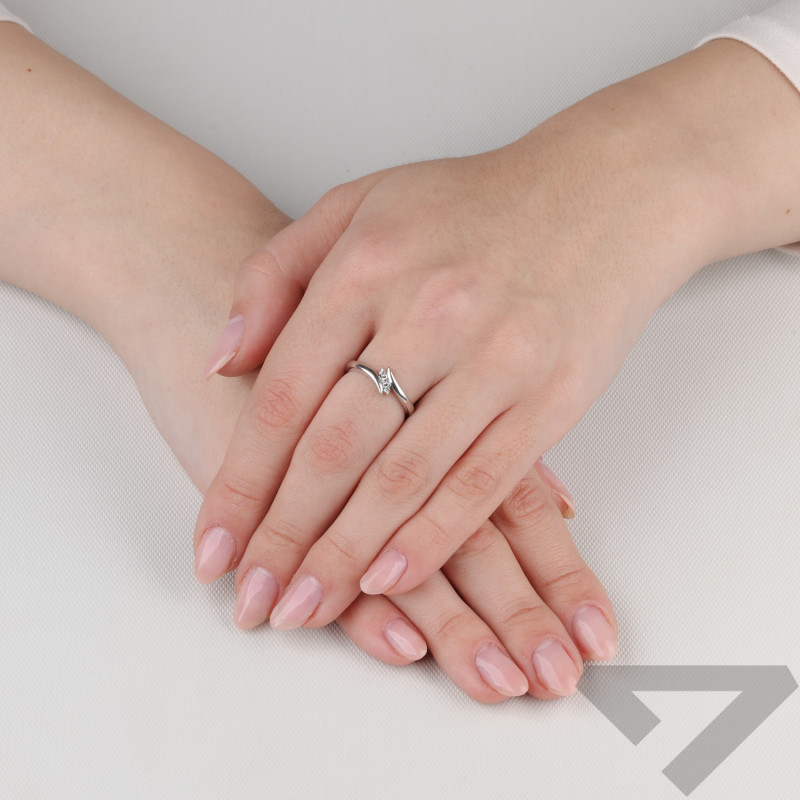 Pierścionek srebrny z trzema cyrkoniami