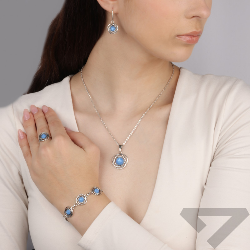 Zawieszka srebrna koło z jasno-niebieskim kamieniem