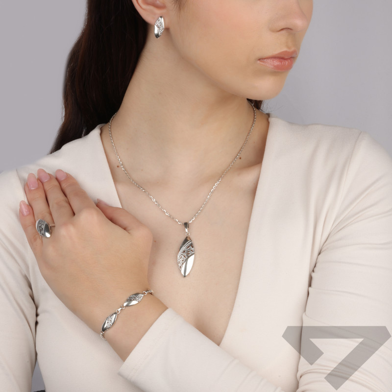 Pierścionek srebrny ażurowa łezka