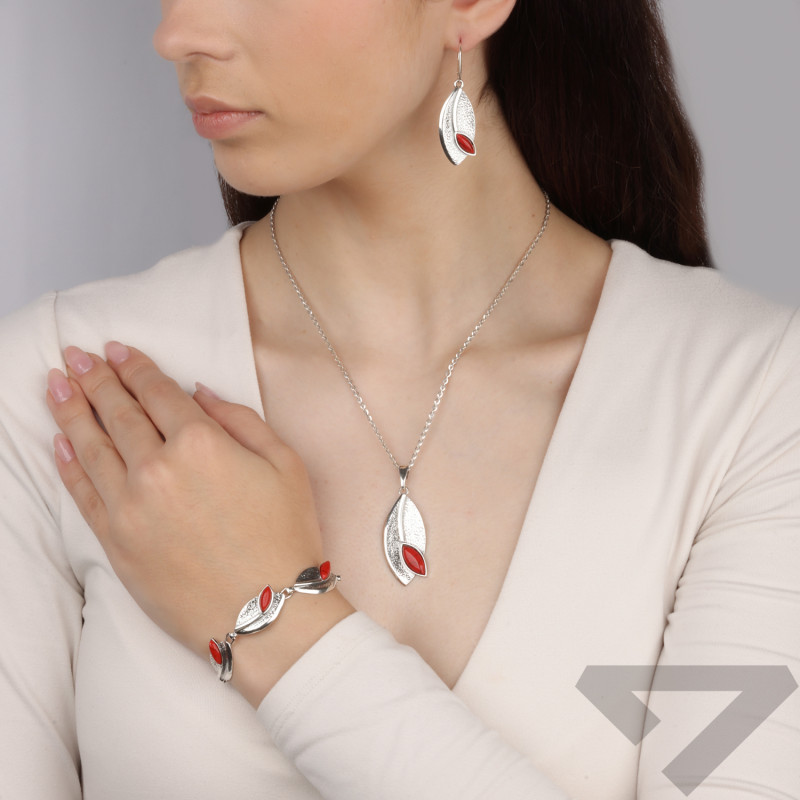 Bransoleta srebrna liście z koralem jubilerskim