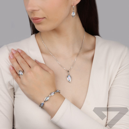 Pierścionek srebrny łezka z opalem lodowym