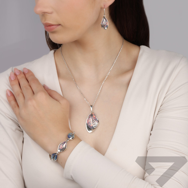 Zawieszka srebrna z ciemno-niebieskim opalem