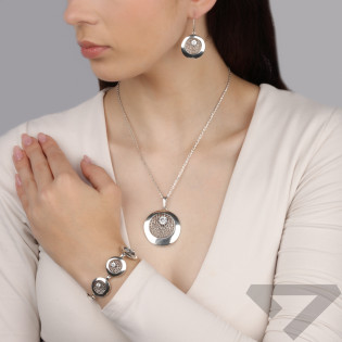 Zawieszka srebrna koło z ażurowym środkiem