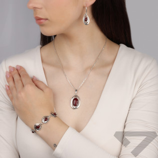 Bransoleta srebrna owale z czerwonymi kamieniami