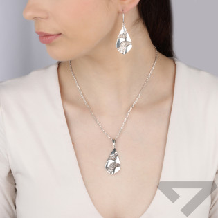 Zawieszka srebrna ażurowa kropla z falami