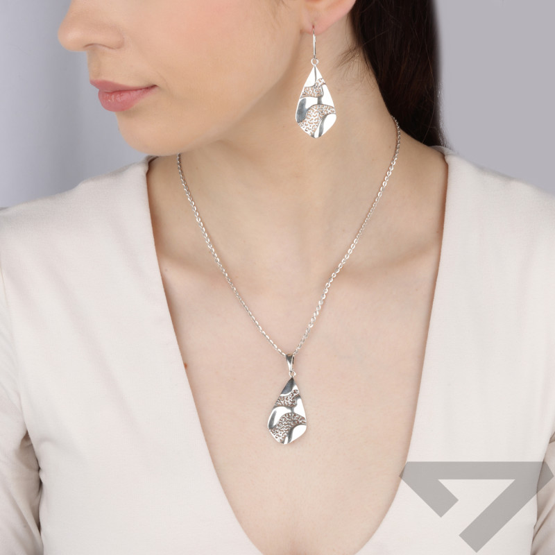 Zawieszka srebrna ażurowa kropla z falami