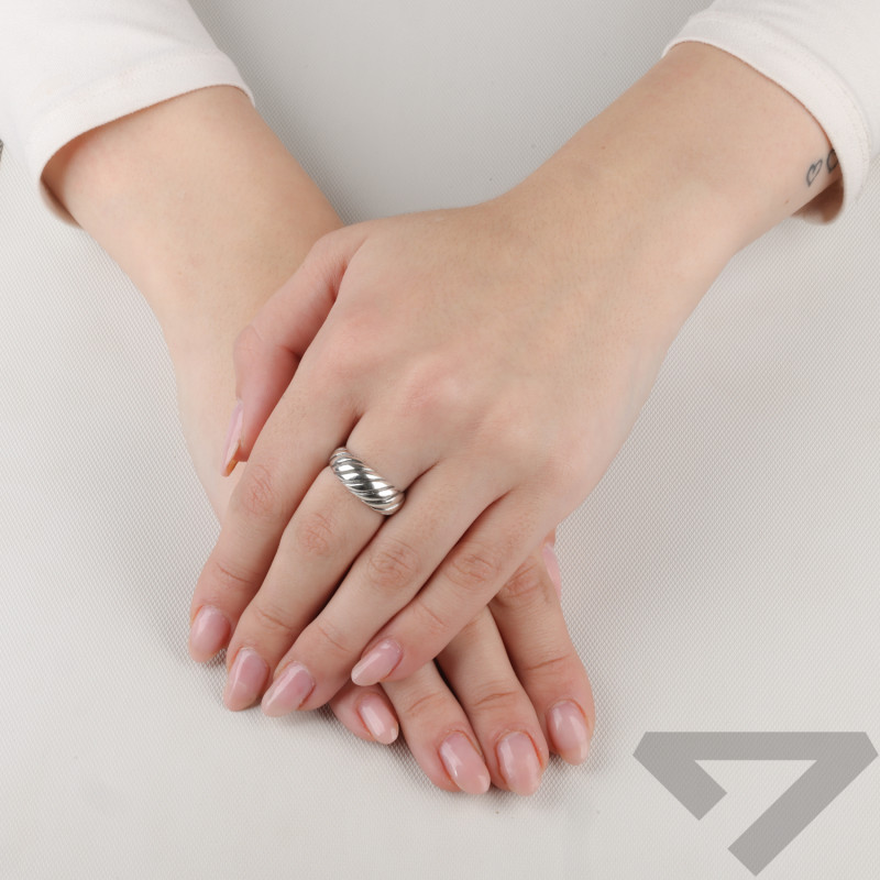 Pierścionek srebrny kopułka sznur