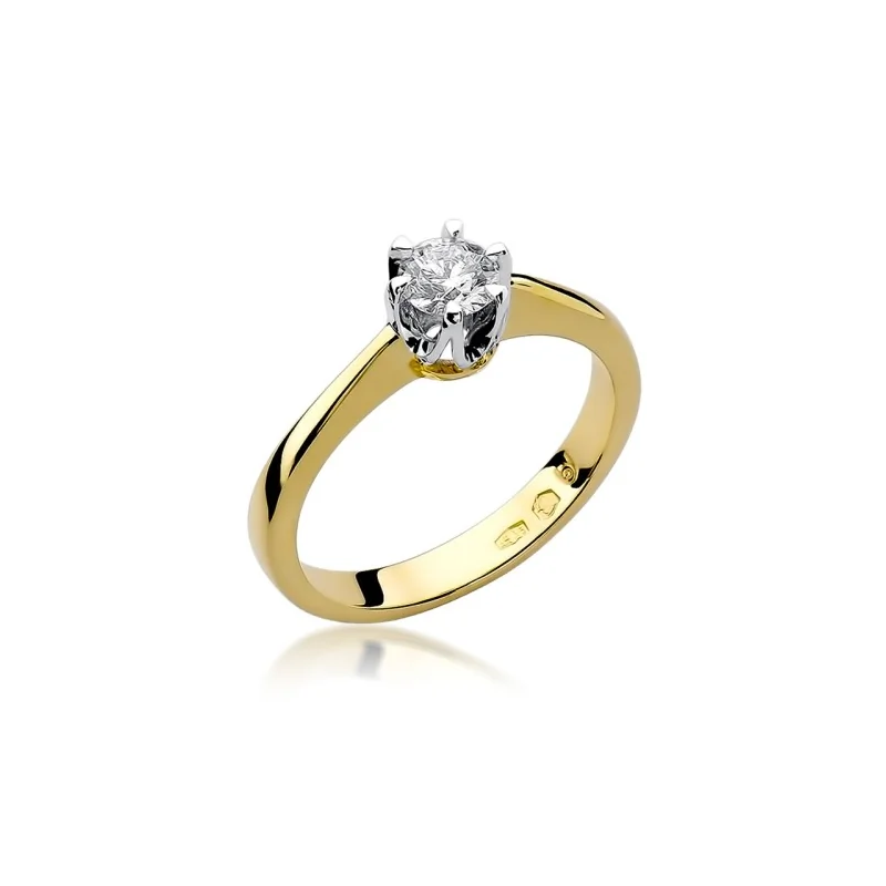 Pierścionek zaręczynowy z diamentem laboraotryjnym próba