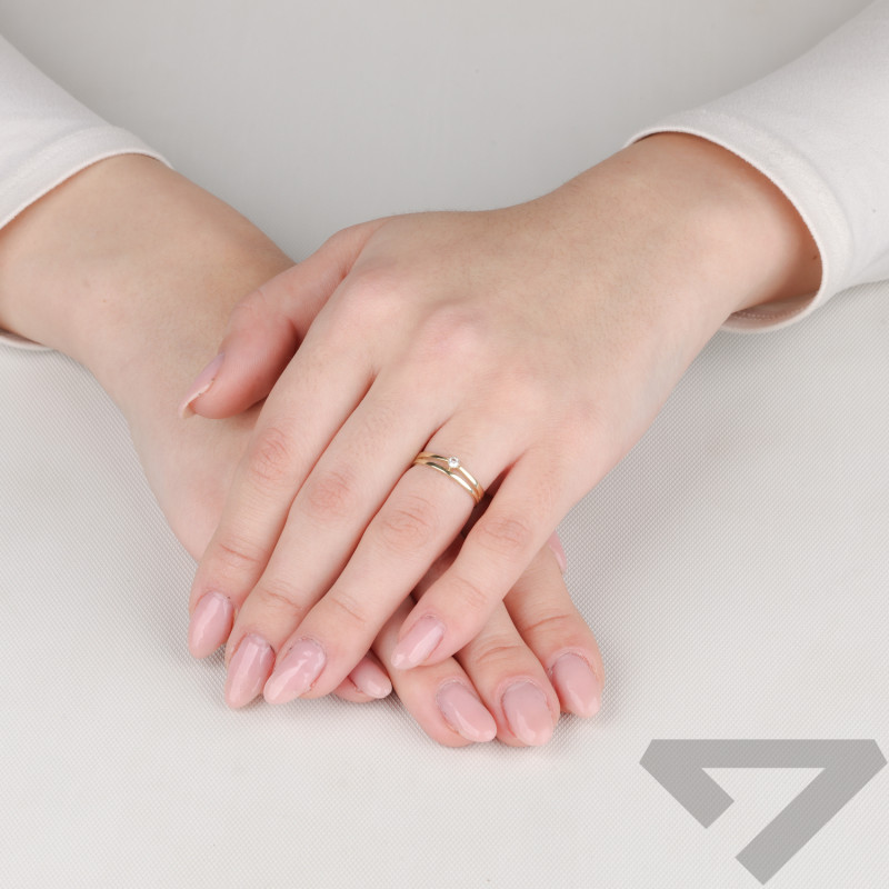 Pierścionek złoty z białą cyrkonią próba 375