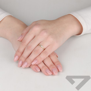 Pierścionek złoty z białą cyrkonią próba 375