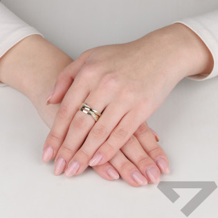 Pierścionek złoty przeplatanka z białymi cyrkoniami próba 375