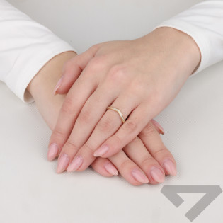 Pierścionek złoty szpic z białymi cyrkoniami próba 375