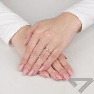 Pierścionek złoty biała cyrkonia serce próba 375