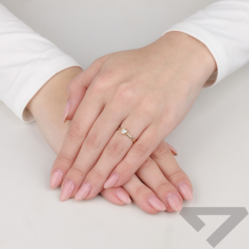 Pierścionek złoty biała cyrkonia serce próba 375