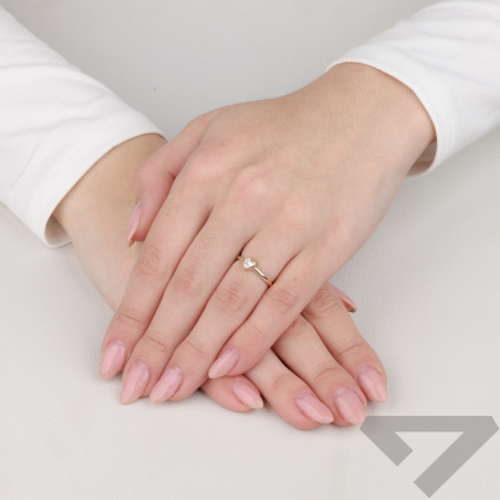 Pierścionek złoty biała cyrkonia serce próba 375