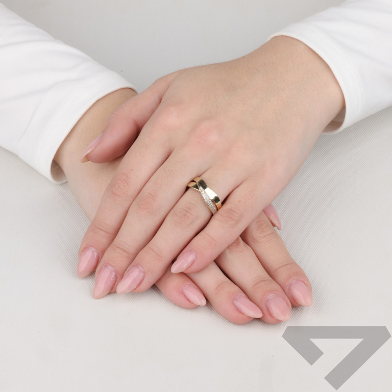 Pierścionek złoty fale z cyrkoniami próba 375