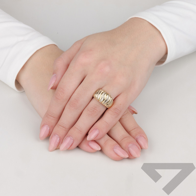 Pierścionek złoty beczułka z falami i cyrkoniami próba 585