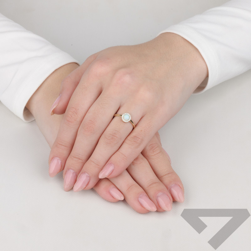 Pierścionek złoty z opalem i cyrkoniami próba 375